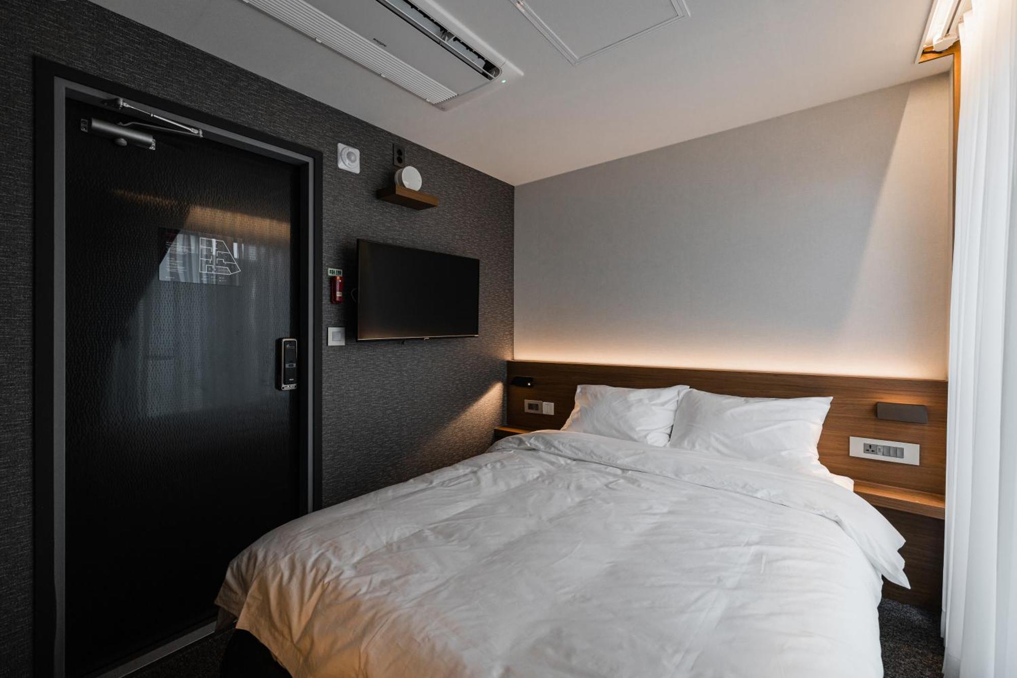 Pillowsopher Hongdae Hotel